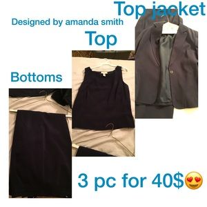 Selling a 3 peice navy blue suit for 40$ .